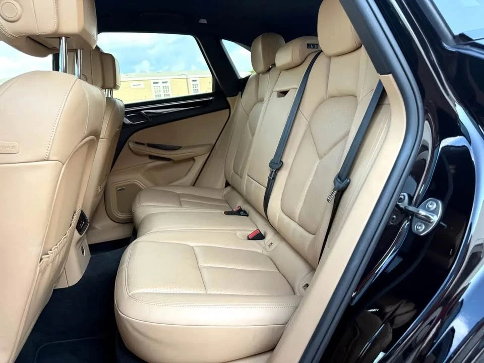 2018 Porsche Macan - Image 8 of 9