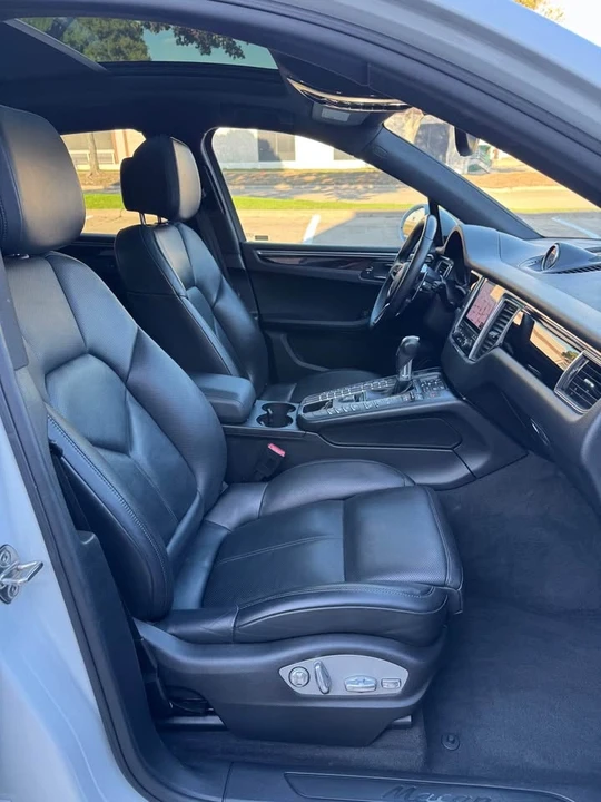 2018 Porsche Macan - Image 9 of 12