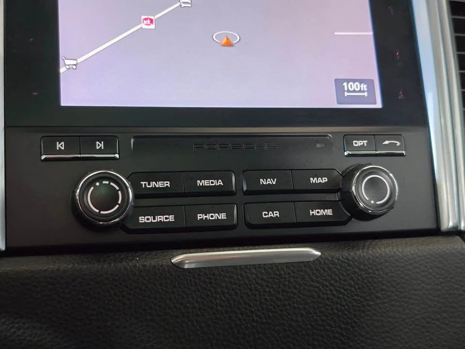 2018 Porsche Macan - Image 11 of 20