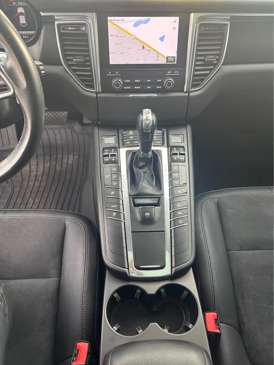 2018 Porsche Macan - Image 10 of 14