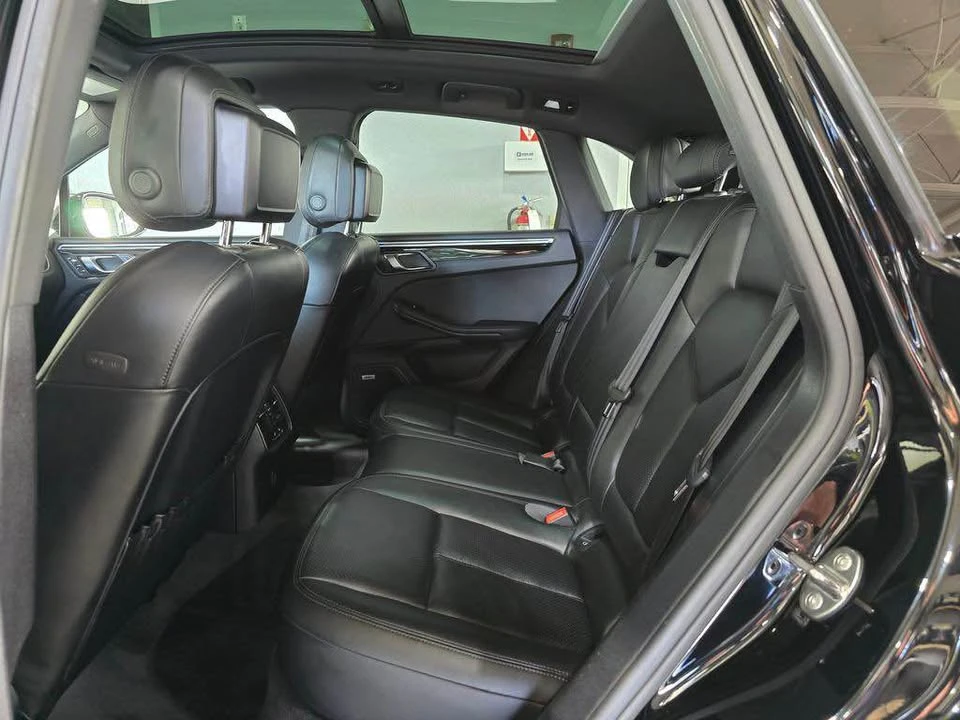 2018 Porsche Macan - Image 18 of 20