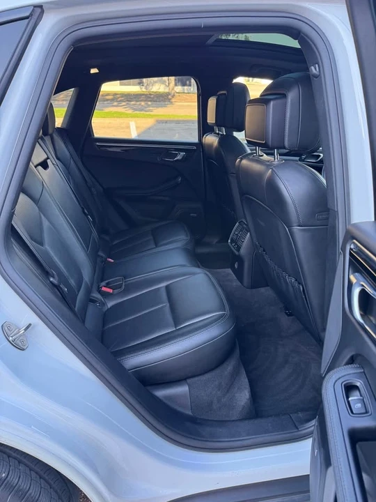 2018 Porsche Macan - Image 11 of 12