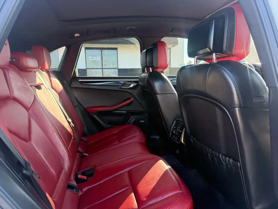 2018 Porsche Macan - Image 14 of 15
