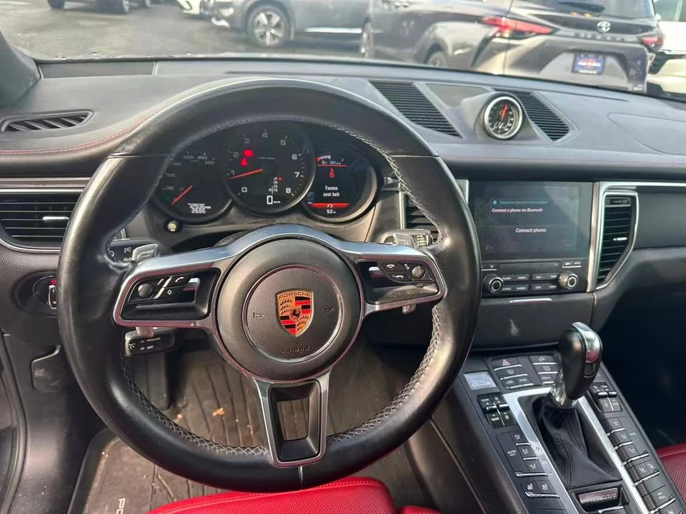 2018 Porsche Macan - Image 13 of 19