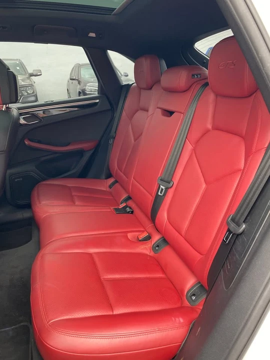 2018 Porsche Macan - Image 8 of 14