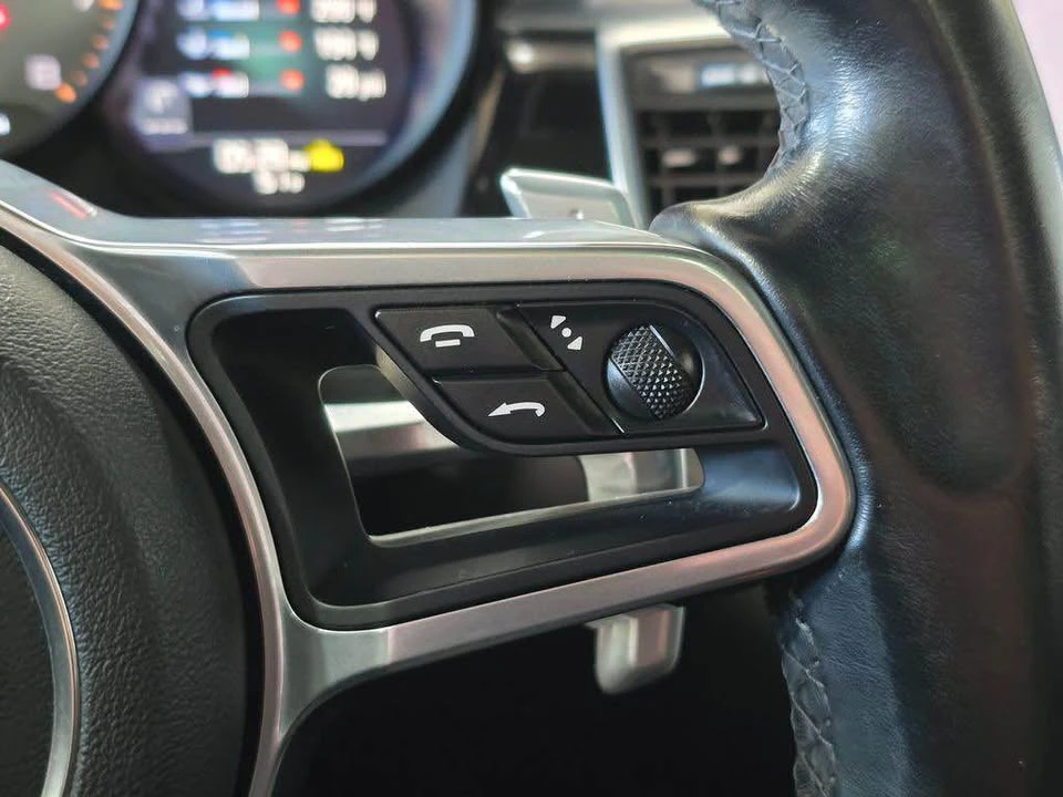 2018 Porsche Macan - Image 15 of 20