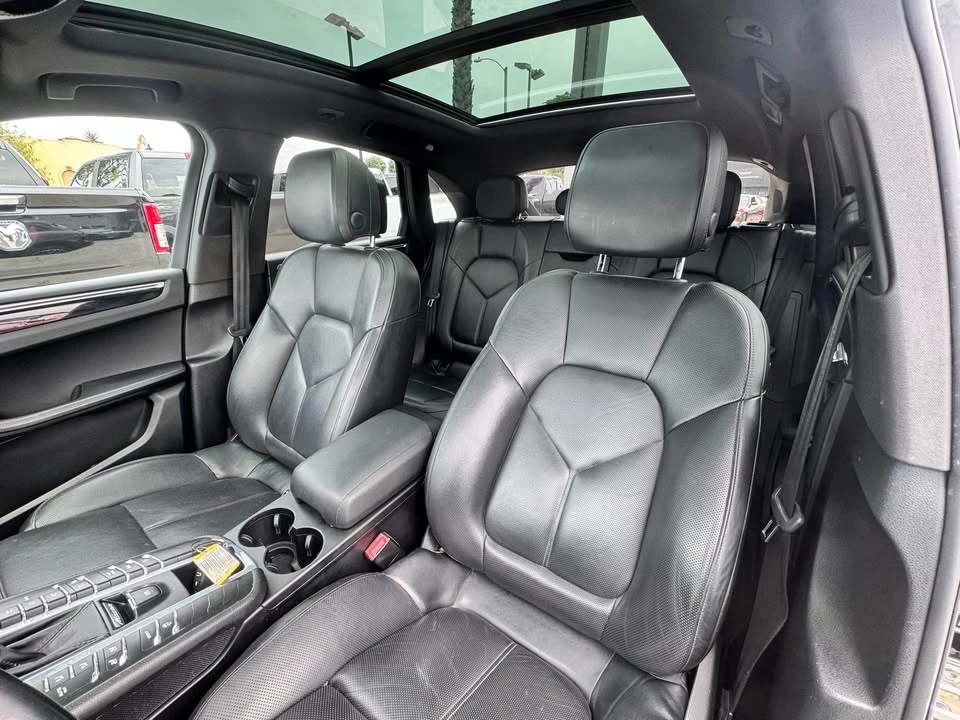 2018 Porsche Macan - Image 10 of 11