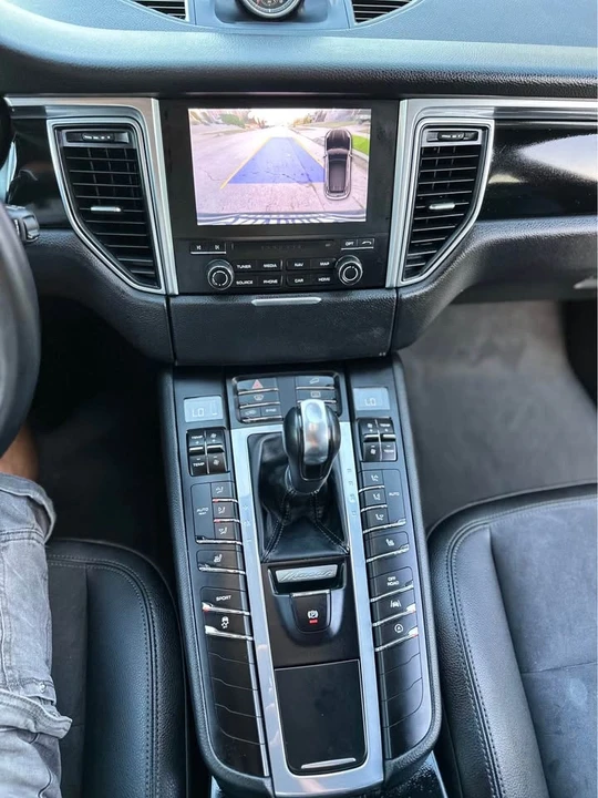 2018 Porsche Macan - Image 9 of 19