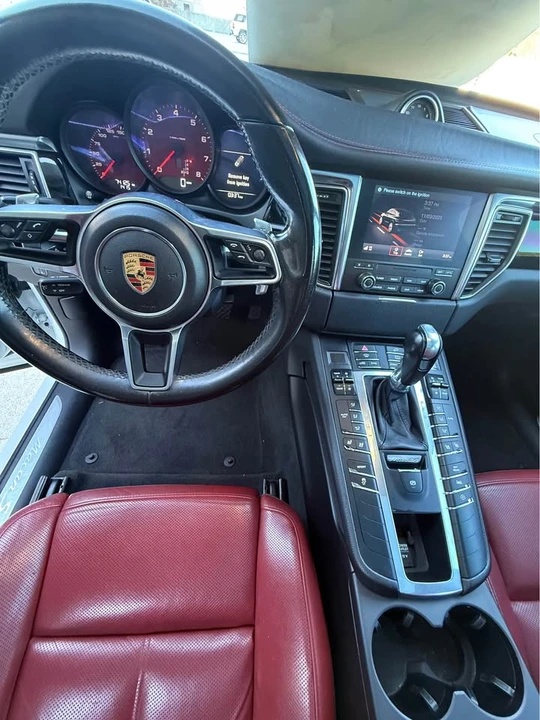 2018 Porsche Macan - Image 9 of 12