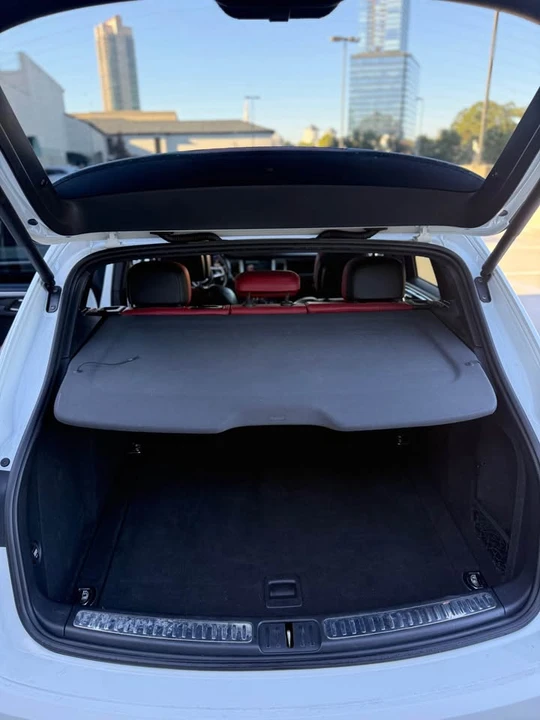 2018 Porsche Macan - Image 11 of 12