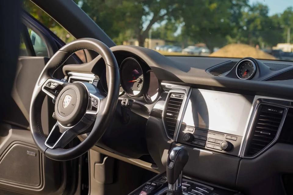 2018 Porsche Macan - Image 2 of 9