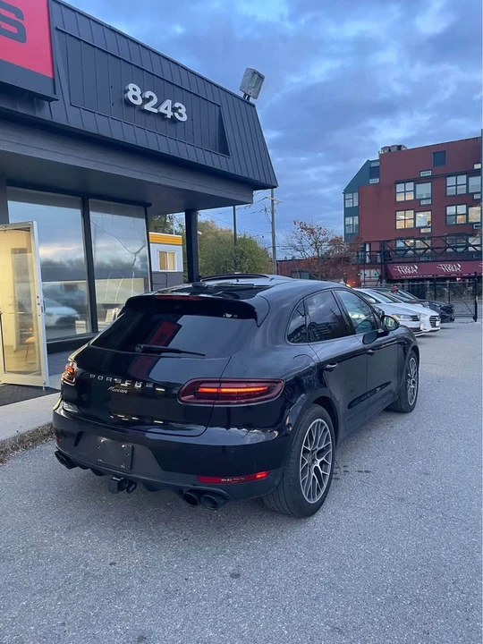 2018 Porsche Macan - Image 8 of 10