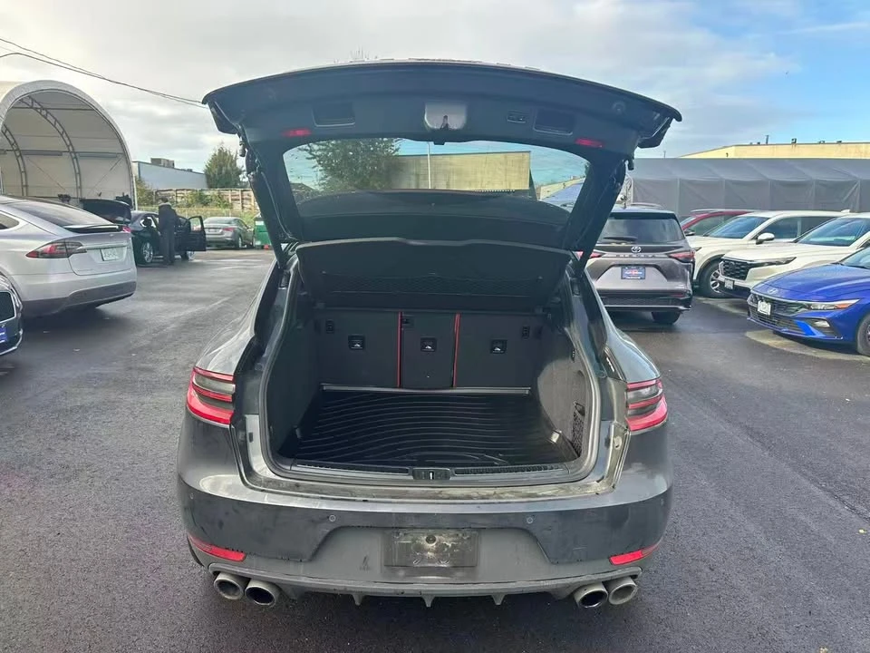 2018 Porsche Macan - Image 18 of 19