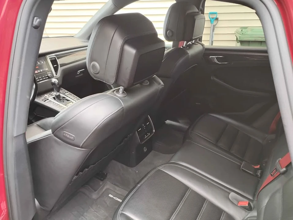 2018 Porsche Macan - Image 13 of 15