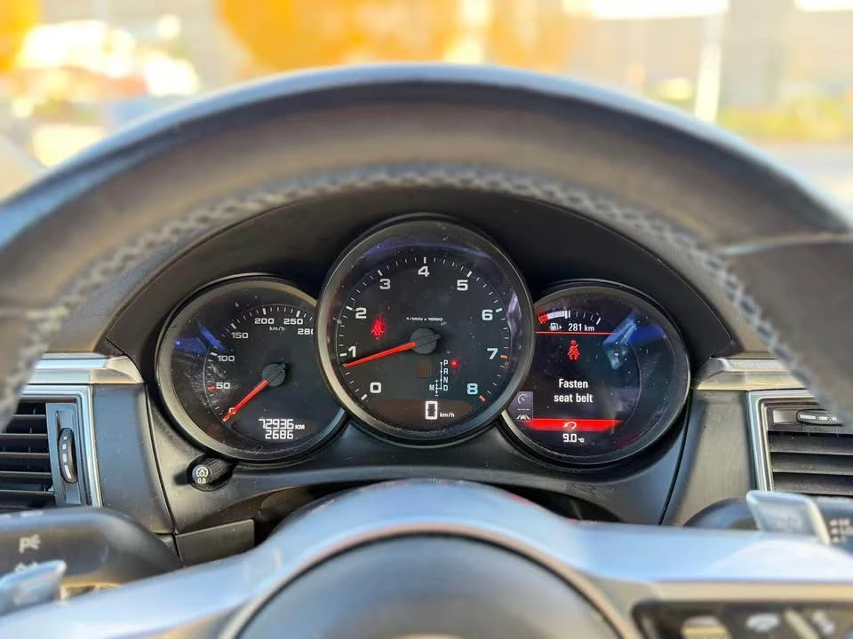 2018 Porsche Macan - Image 14 of 19