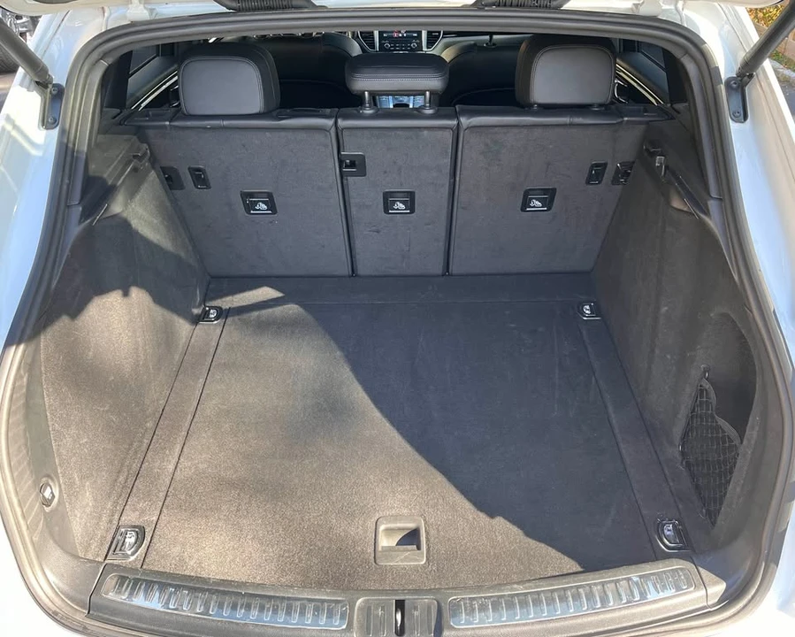 2018 Porsche Macan - Image 18 of 19