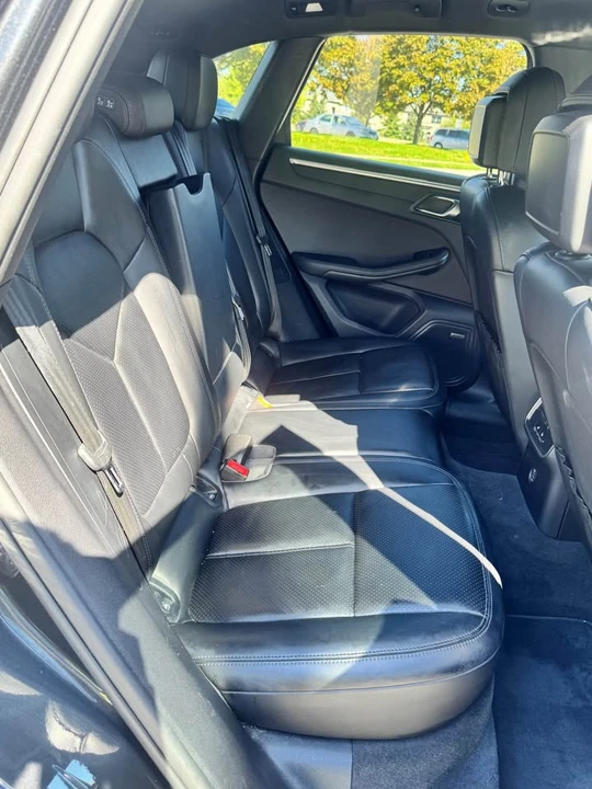 2018 Porsche Macan - Image 9 of 11