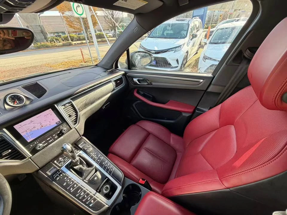 2018 Porsche Macan - Image 18 of 19