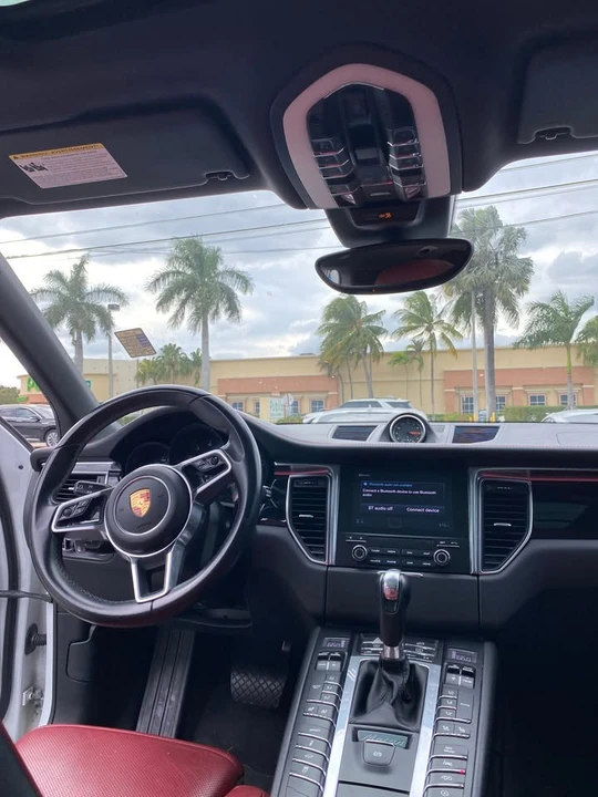 2018 Porsche Macan - Image 12 of 14
