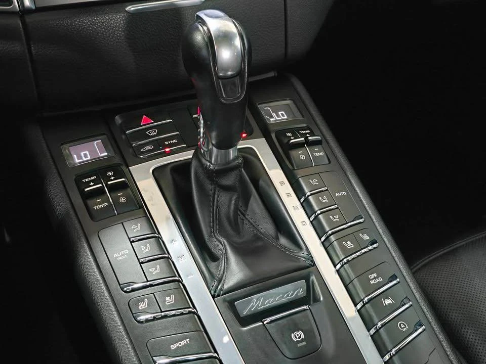 2018 Porsche Macan - Image 14 of 20