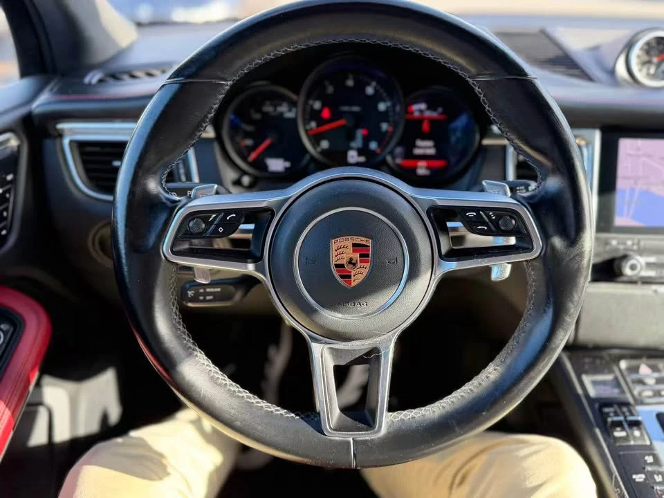 2018 Porsche Macan - Image 15 of 19