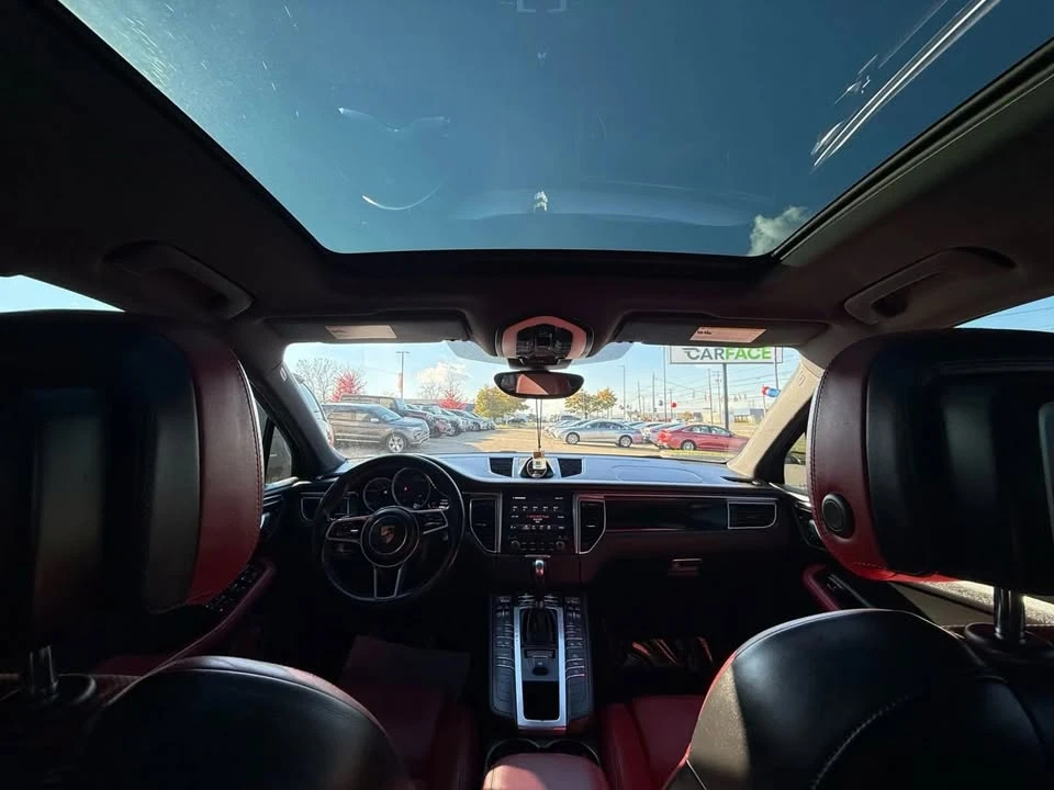 2018 Porsche Macan - Image 10 of 15