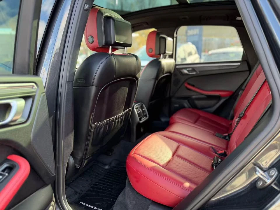 2018 Porsche Macan - Image 12 of 19