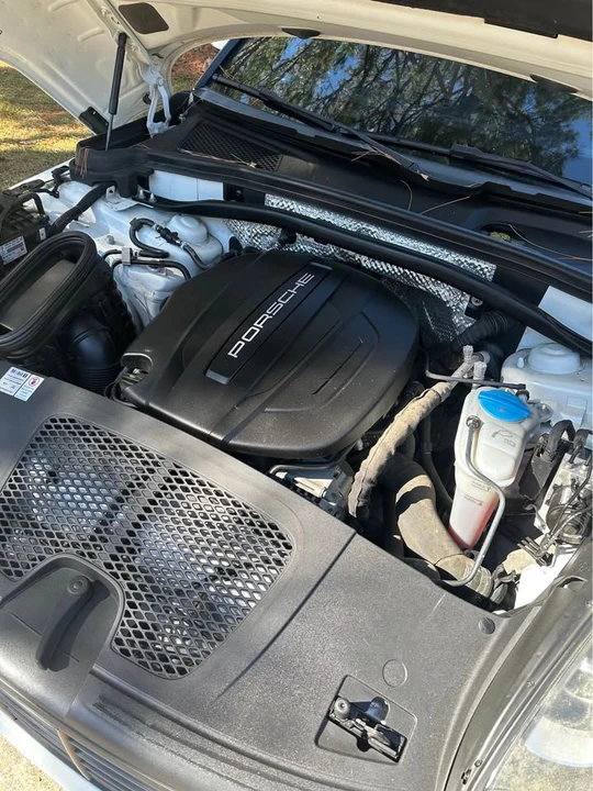 2018 Porsche Macan - Image 14 of 16