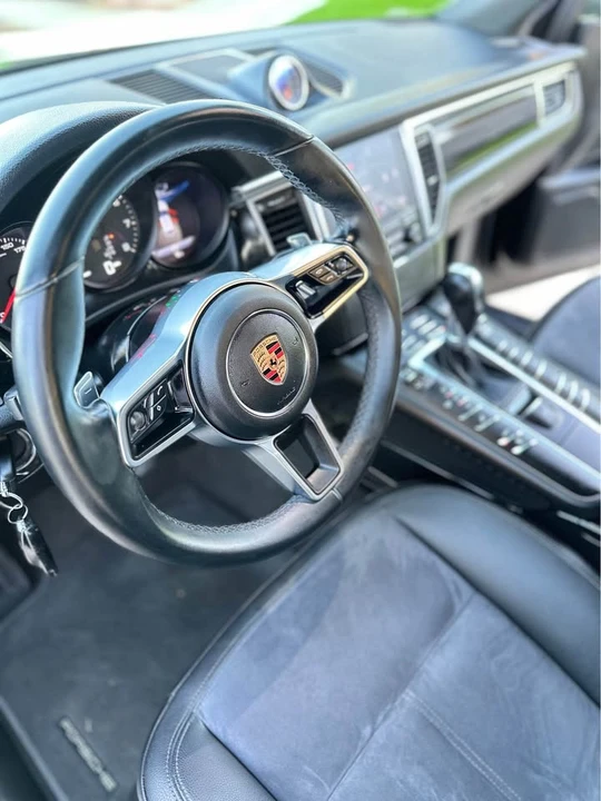 2018 Porsche Macan - Image 10 of 20