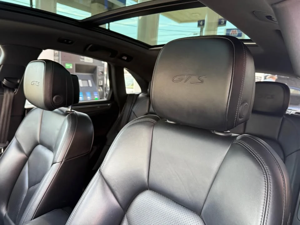 2018 Porsche Macan - Image 12 of 16