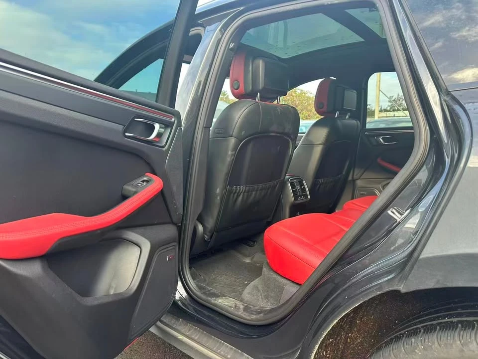 2018 Porsche Macan - Image 10 of 19