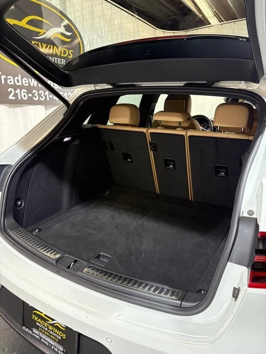 2018 Porsche Macan - Image 9 of 17