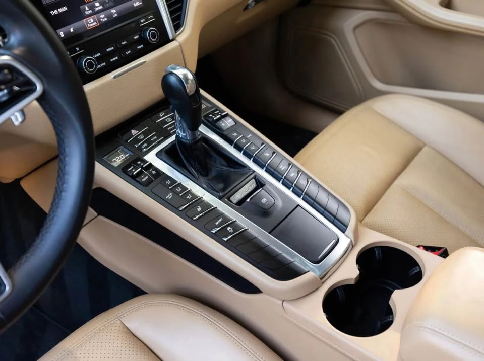 2018 Porsche Macan - Image 10 of 16
