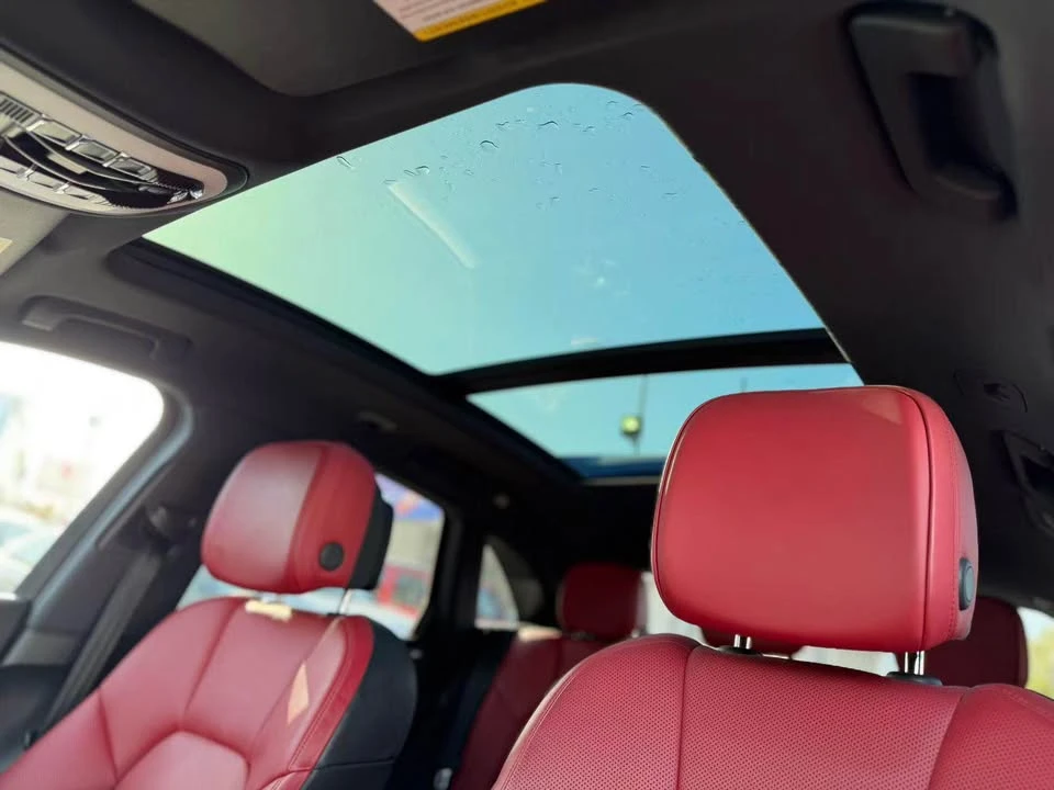 2018 Porsche Macan - Image 11 of 19