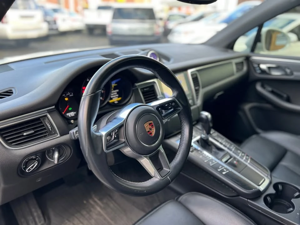 2018 Porsche Macan - Image 10 of 20