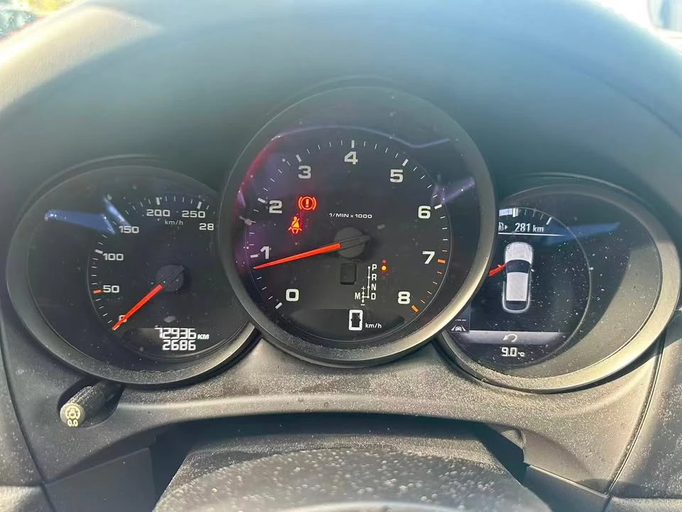 2018 Porsche Macan - Image 14 of 19