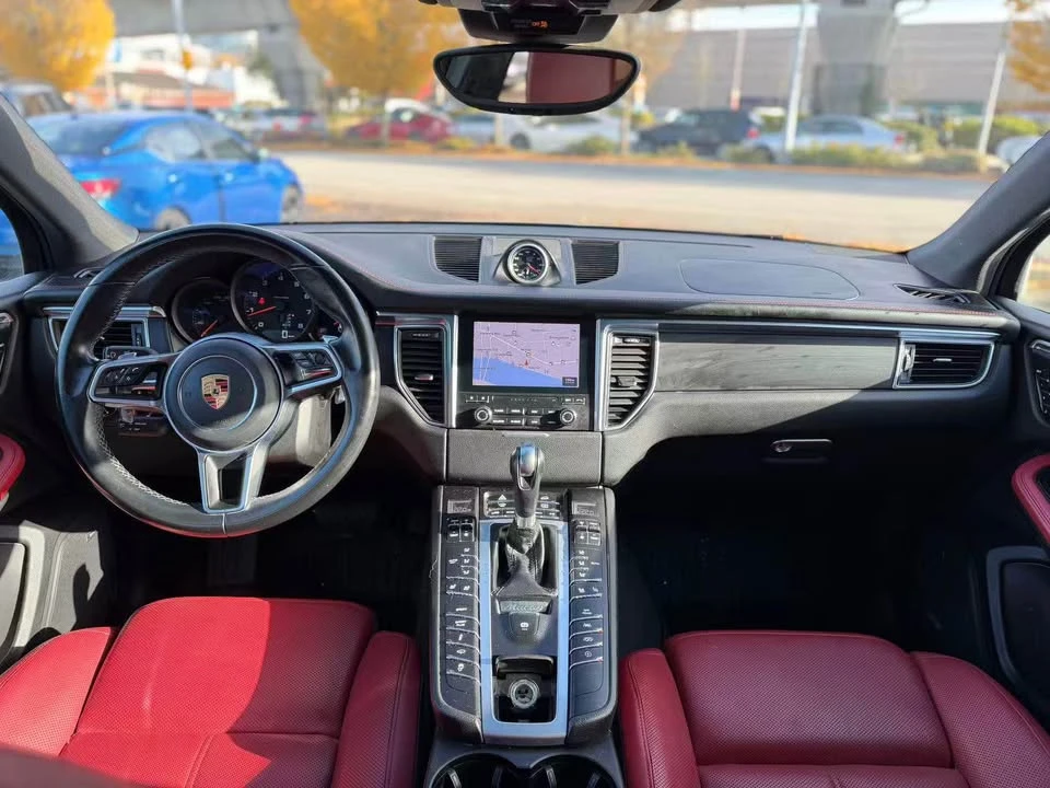 2018 Porsche Macan - Image 13 of 19