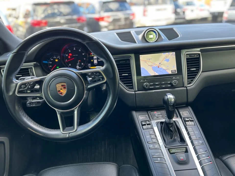 2018 Porsche Macan - Image 11 of 20