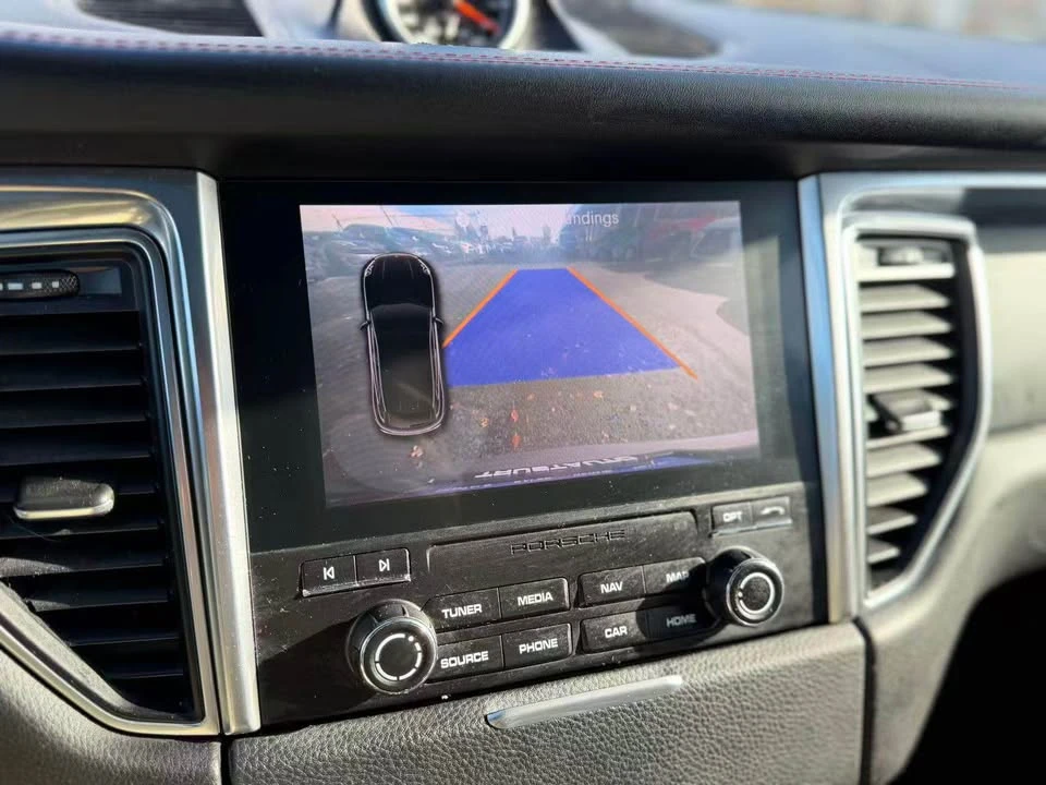 2018 Porsche Macan - Image 16 of 19