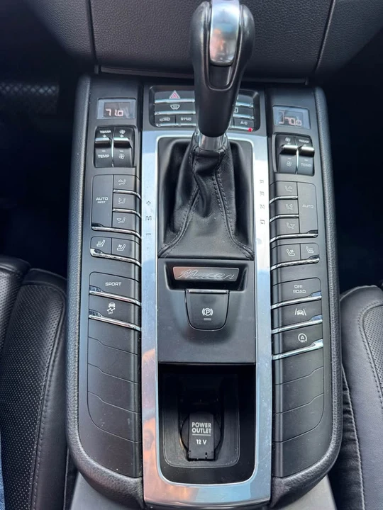 2018 Porsche Macan - Image 8 of 13