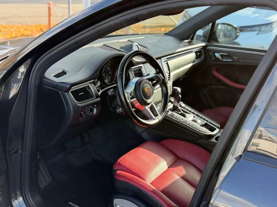 2018 Porsche Macan - Image 9 of 19