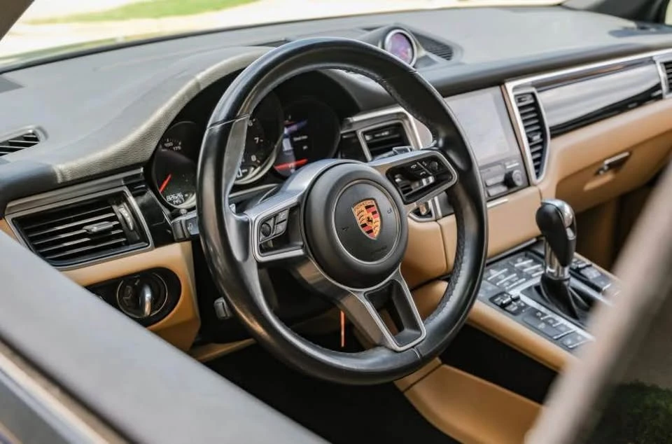 2018 Porsche Macan - Image 10 of 12
