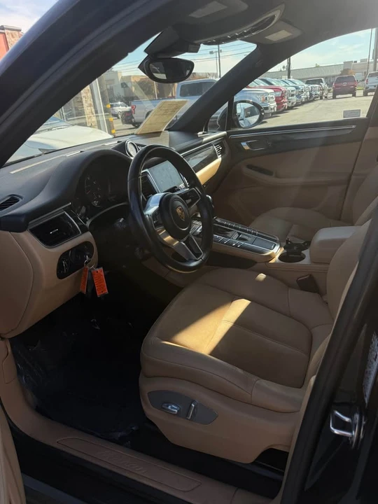 2018 Porsche Macan - Image 3 of 4