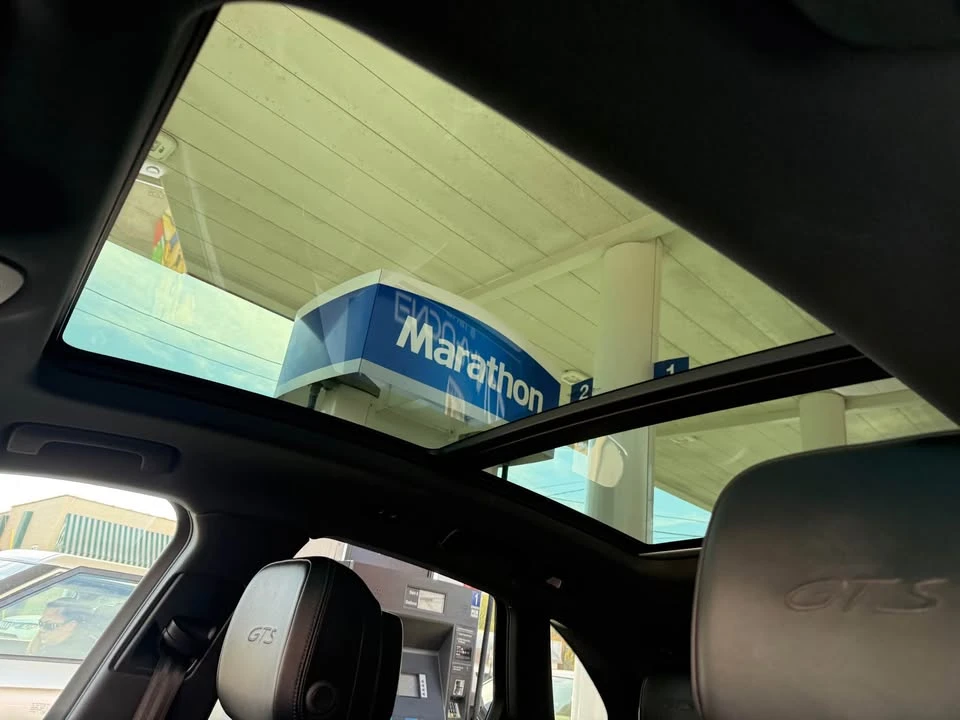 2018 Porsche Macan - Image 11 of 16