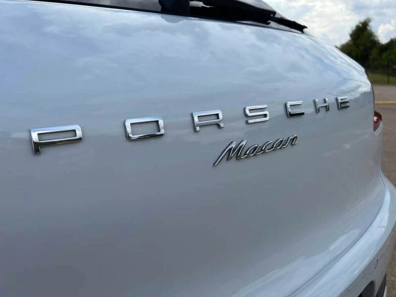 2018 Porsche Macan - Image 19 of 20