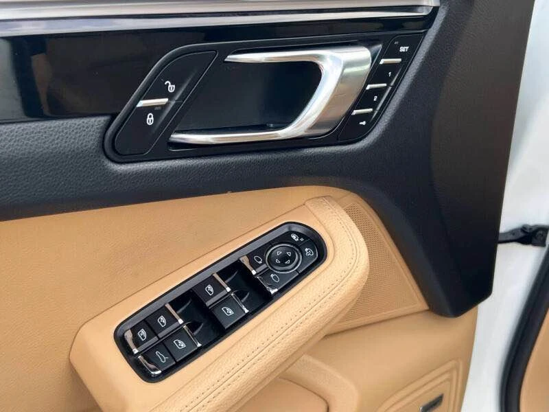 2018 Porsche Macan - Image 14 of 20