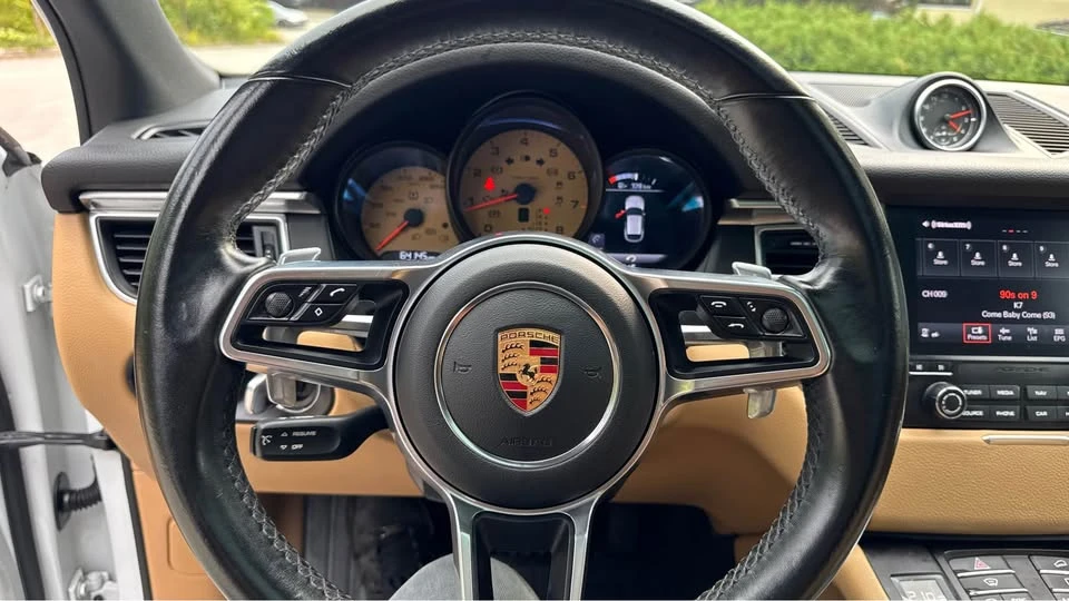 2018 Porsche Macan - Image 19 of 20