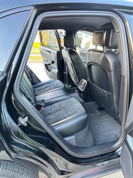 2018 Porsche Macan - Image 14 of 20