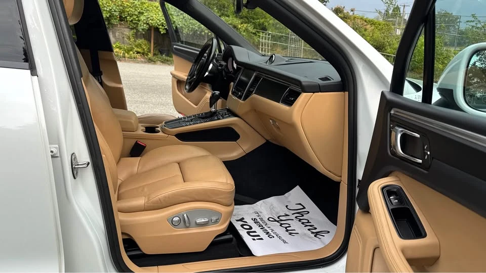 2018 Porsche Macan - Image 16 of 20