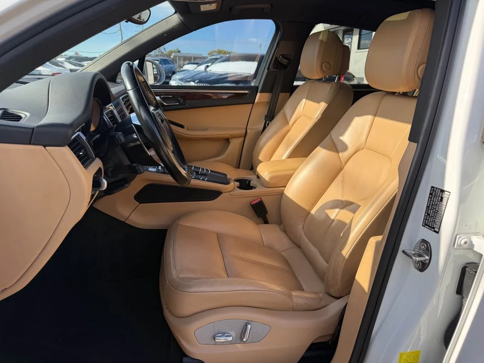 2018 Porsche Macan - Image 12 of 18
